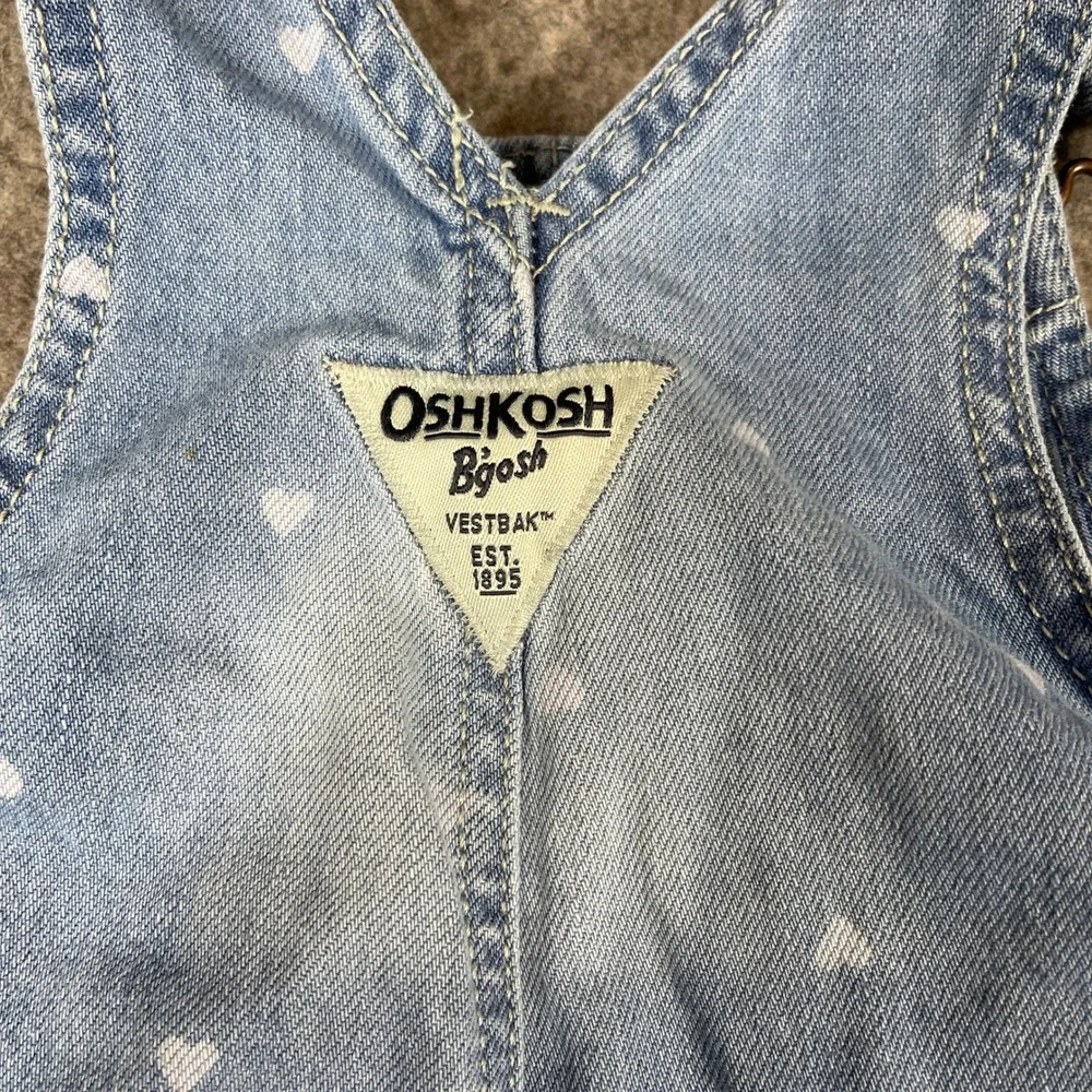 VTG OshKosh Bgosh Baby Girls Light Wash Denim Heart Print Vestbak Overalls 6M